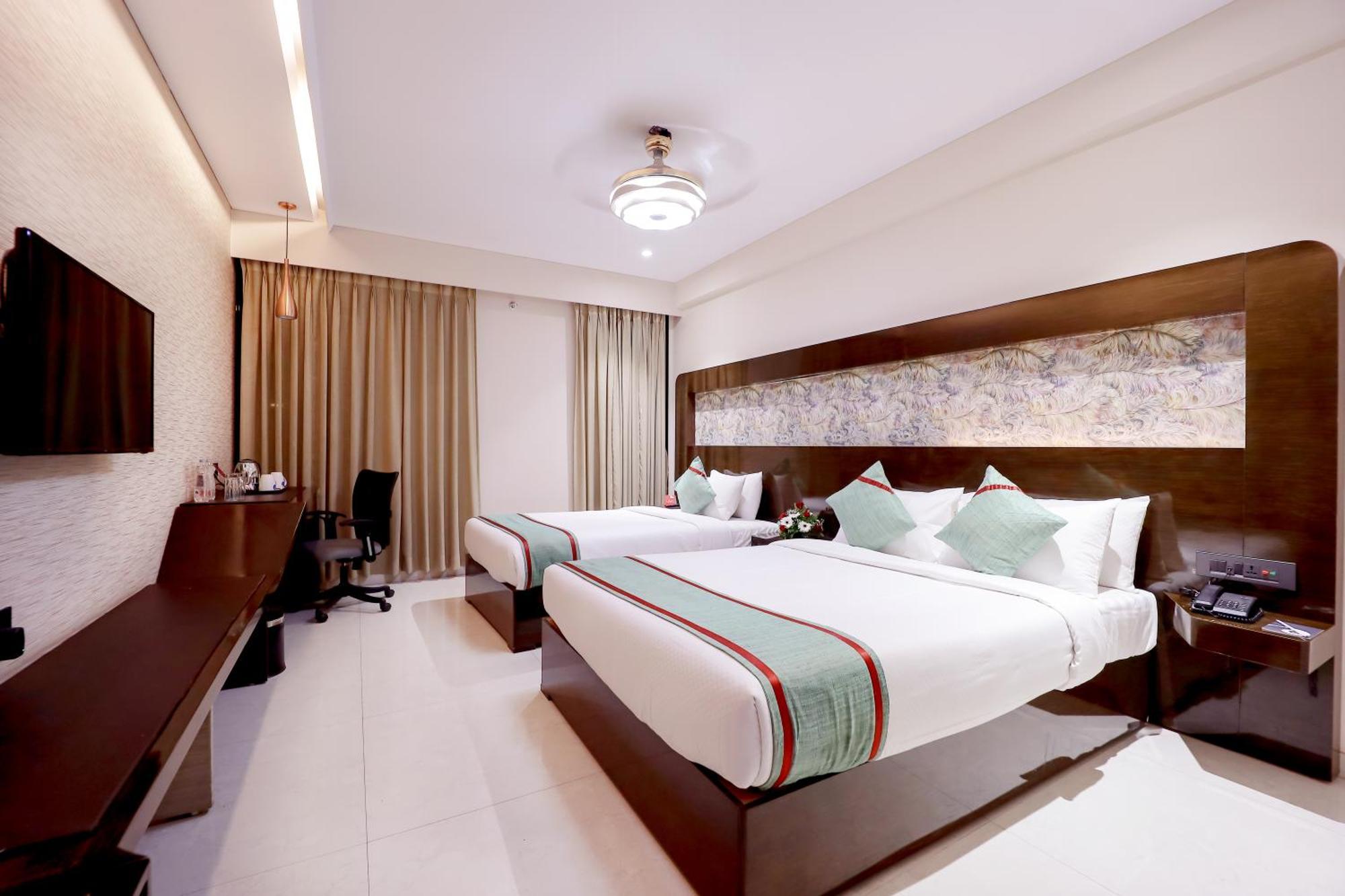 Zip By Spree Hotels Surat Exterior foto